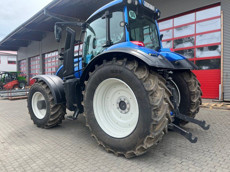 Valtra T215D mit 60 km/h