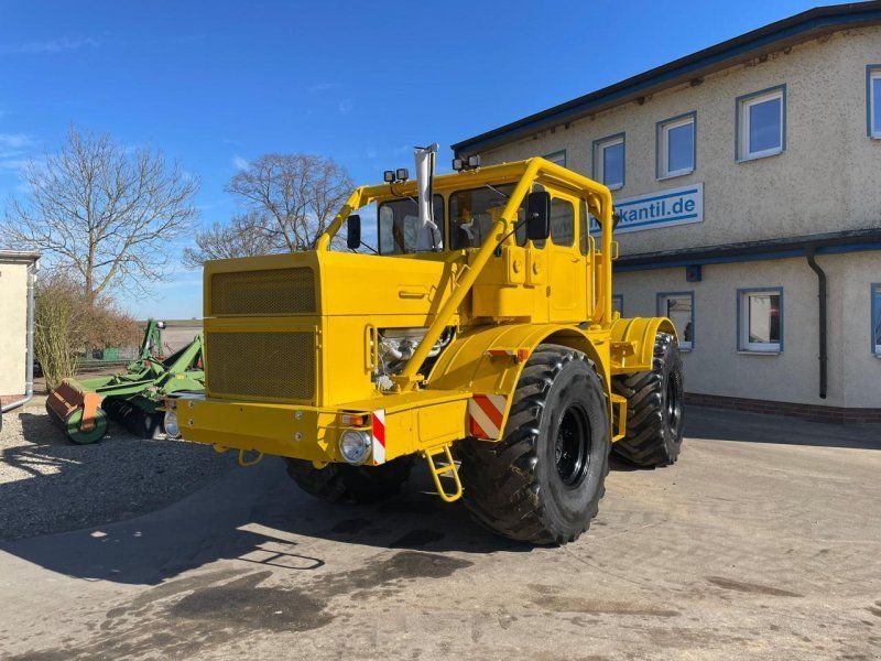 Kirovets K700A V8