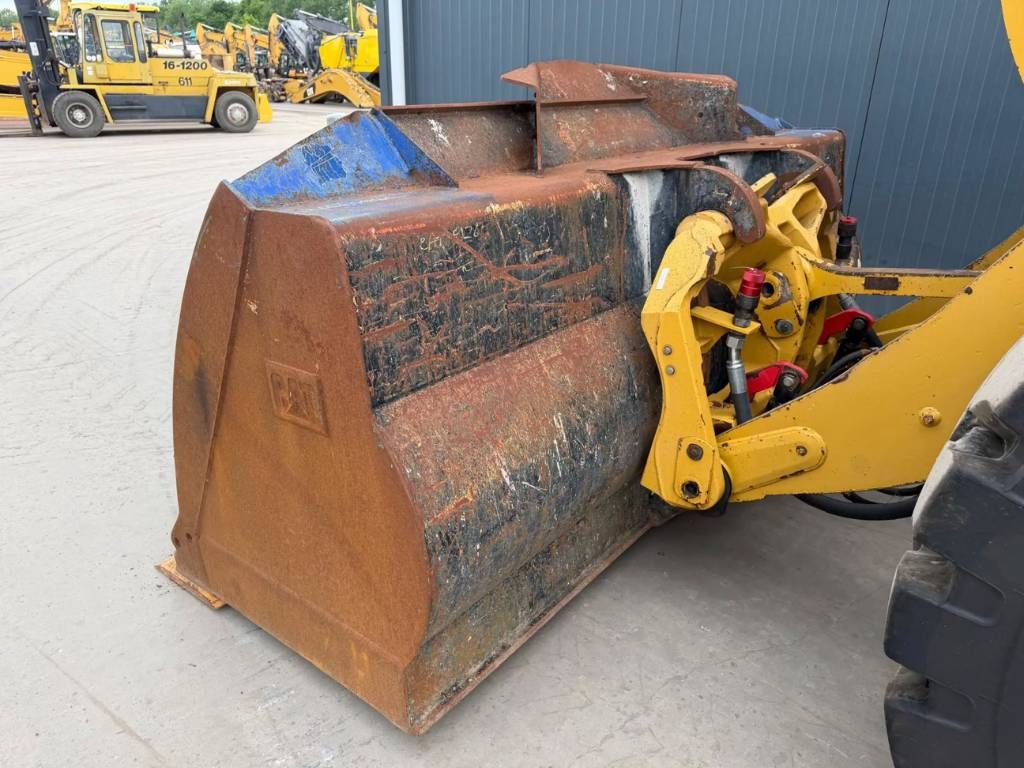 CAT 926M