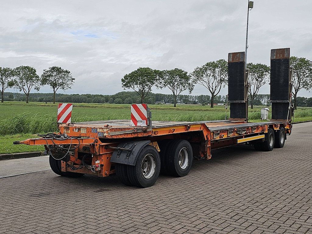 MUELLER MITTETAL 4 axle hydr bed ramp