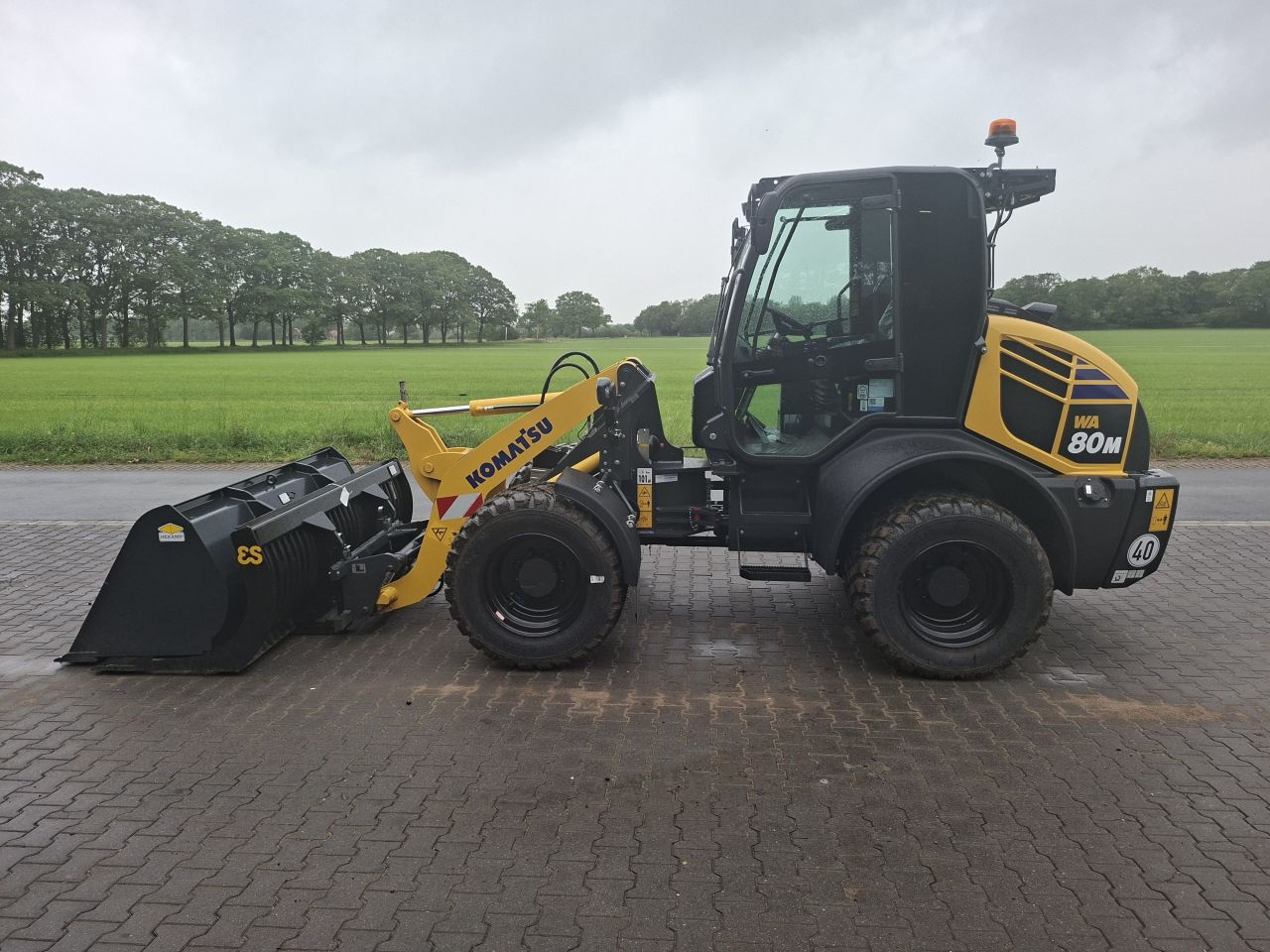 Komatsu Wa80m-8EO