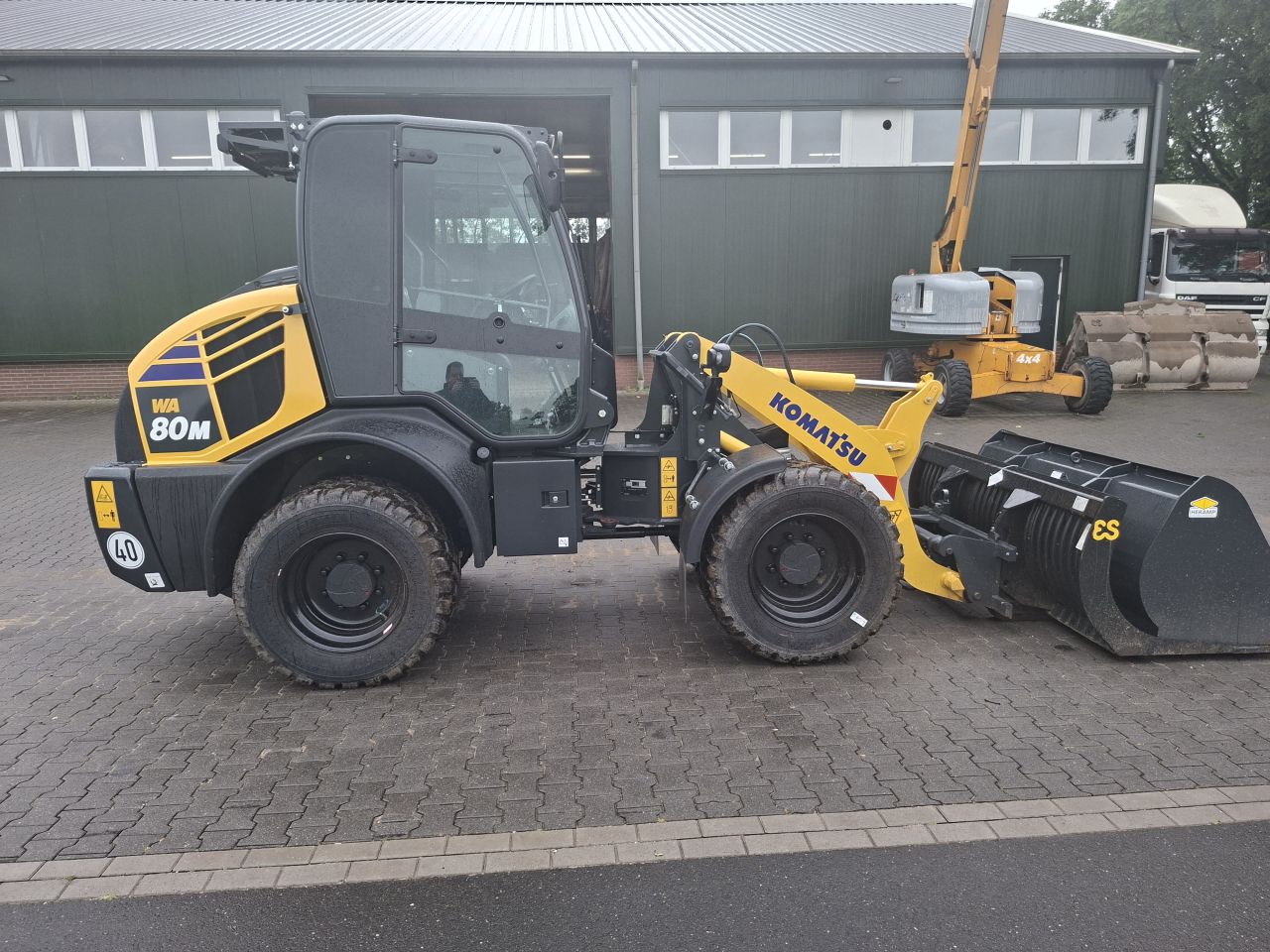 Komatsu Wa80m-8EO