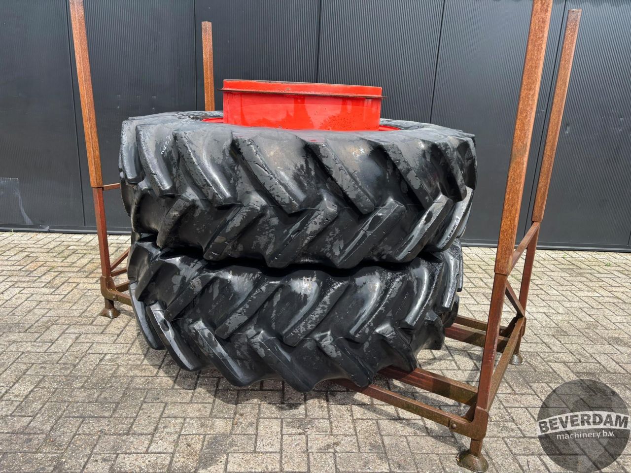 Goodyear 20.8R38 dubbellucht Jaguar 800