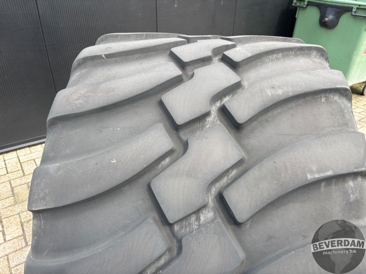 BKT 800/45R26.5
