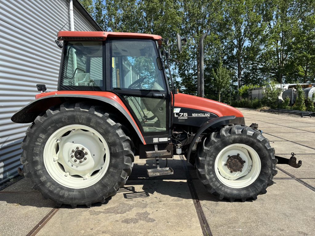 New Holland L75
