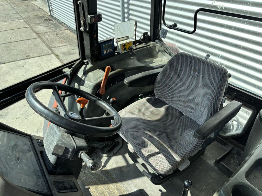 New Holland L75