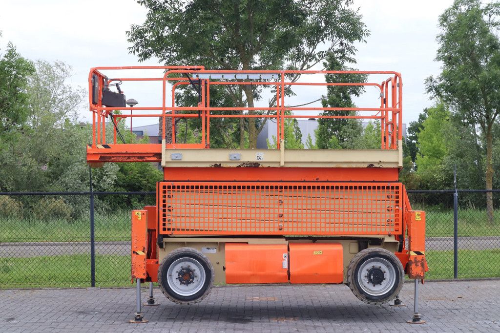 JLG M4069 | 15 METER | 360 KG