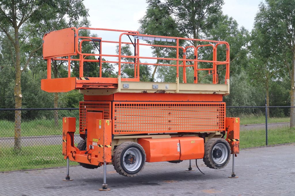 JLG M4069 | 15 METER | 360 KG
