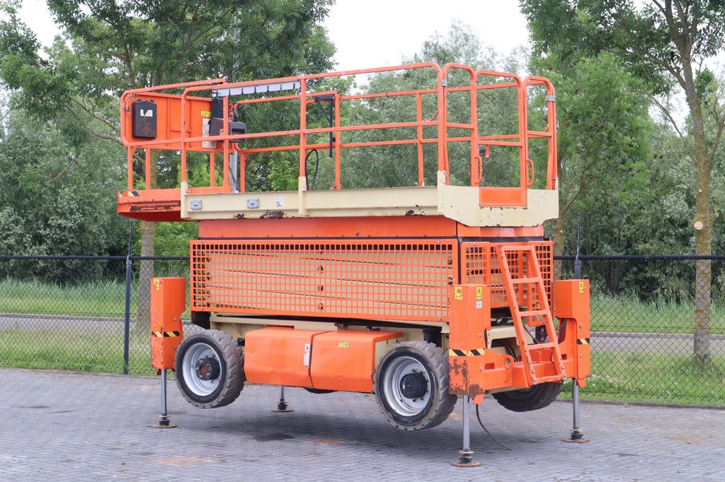JLG M4069 | 15 METER | 360 KG