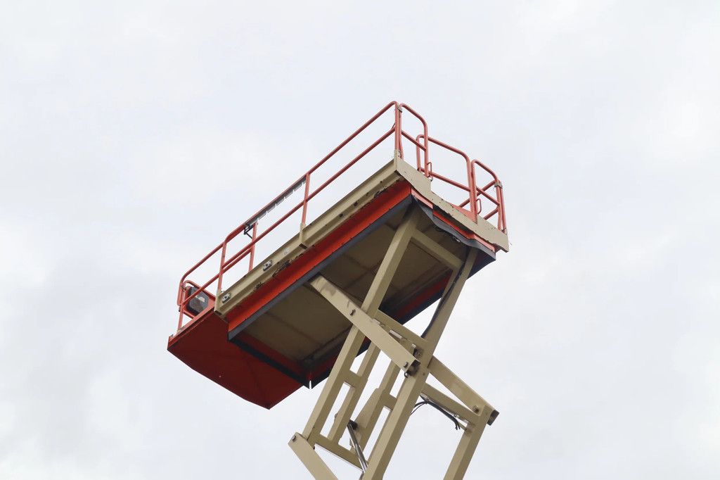 JLG M4069 | 15 METER | 360 KG