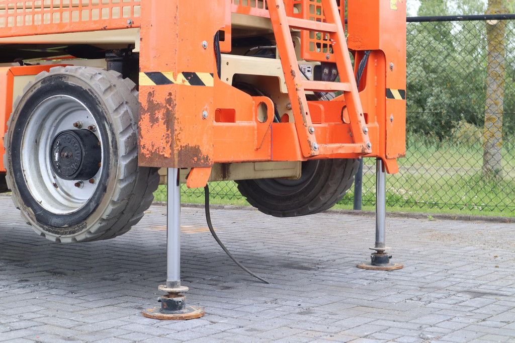 JLG M4069 | 15 METER | 360 KG