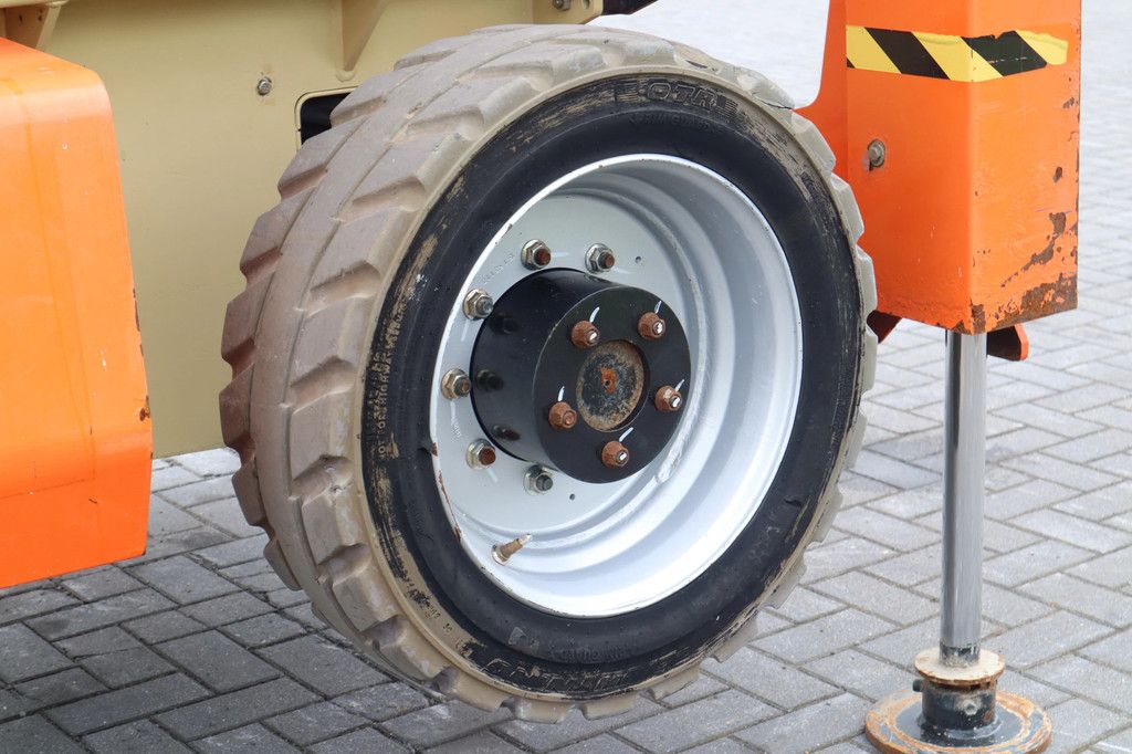 JLG M4069 | 15 METER | 360 KG