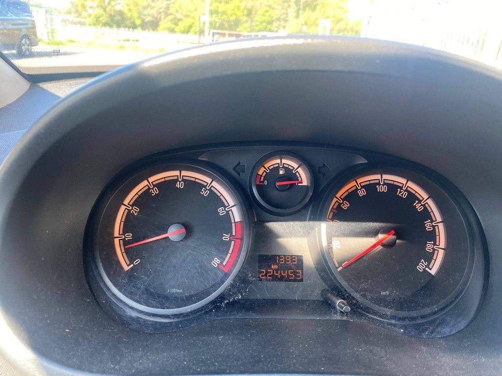 Pkw Opel Corsa Benzin 69 PS 2011 (Margin)