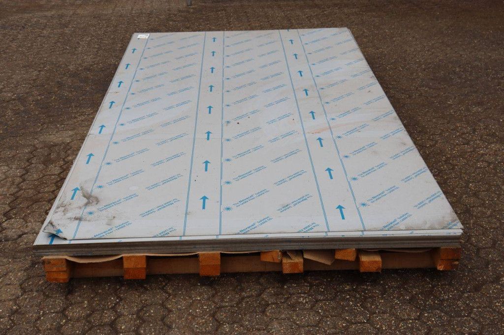 Charge von Edelstahlplatten 1,5 mm, 32 Stück