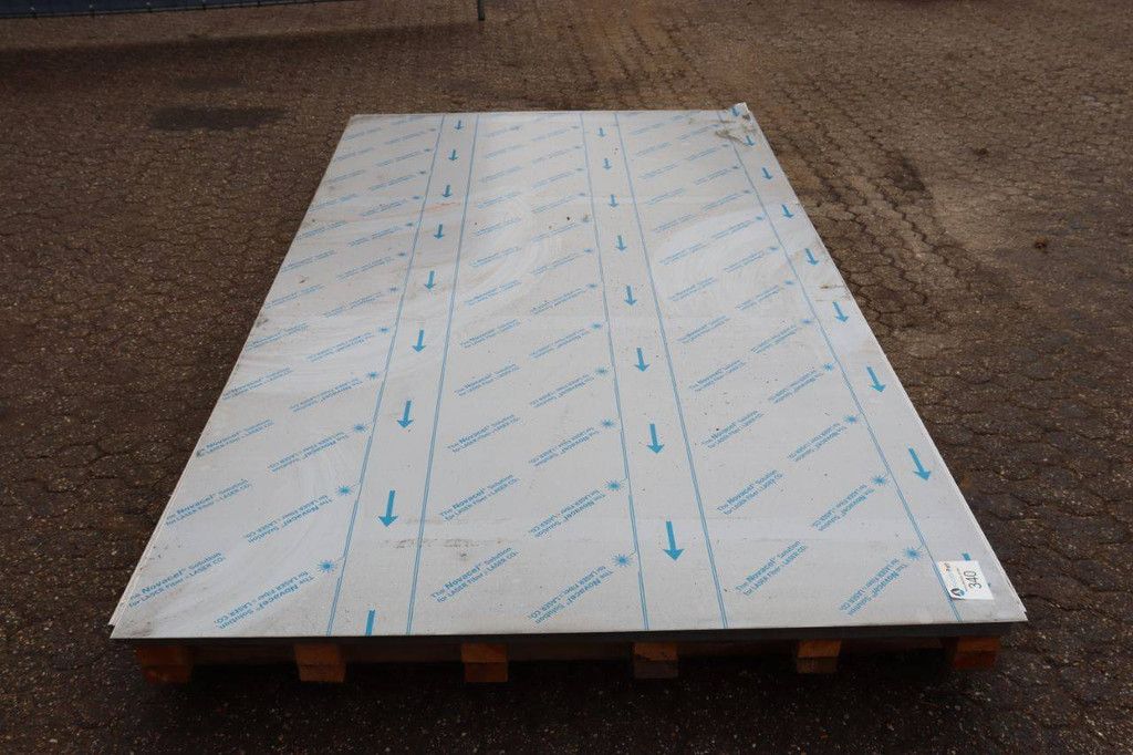 Charge von Edelstahlplatten 1,5 mm, 32 Stück
