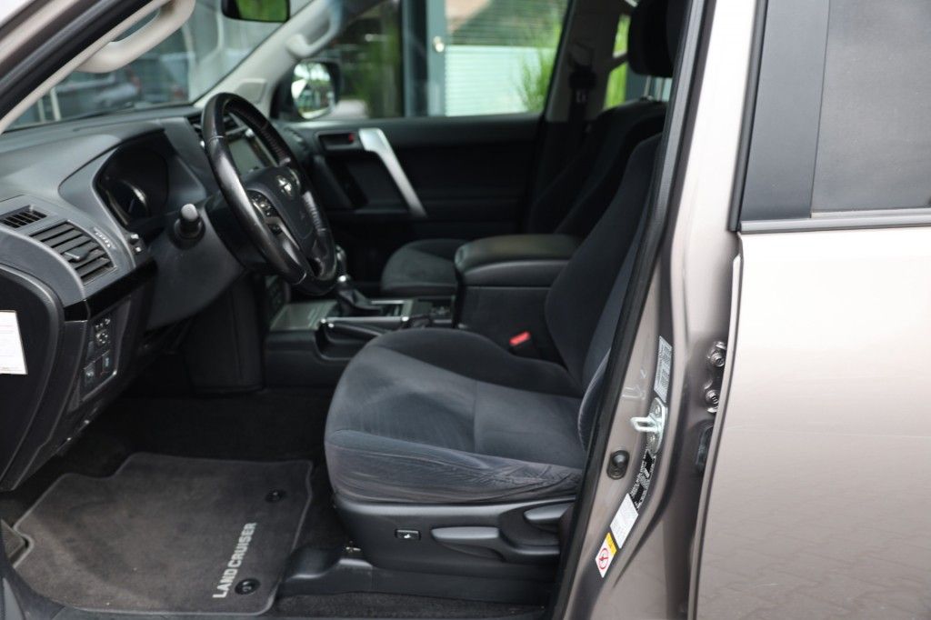 Toyota Landcruiser 150 2.8 D-4D 5DRS COMFORT A/T VAN