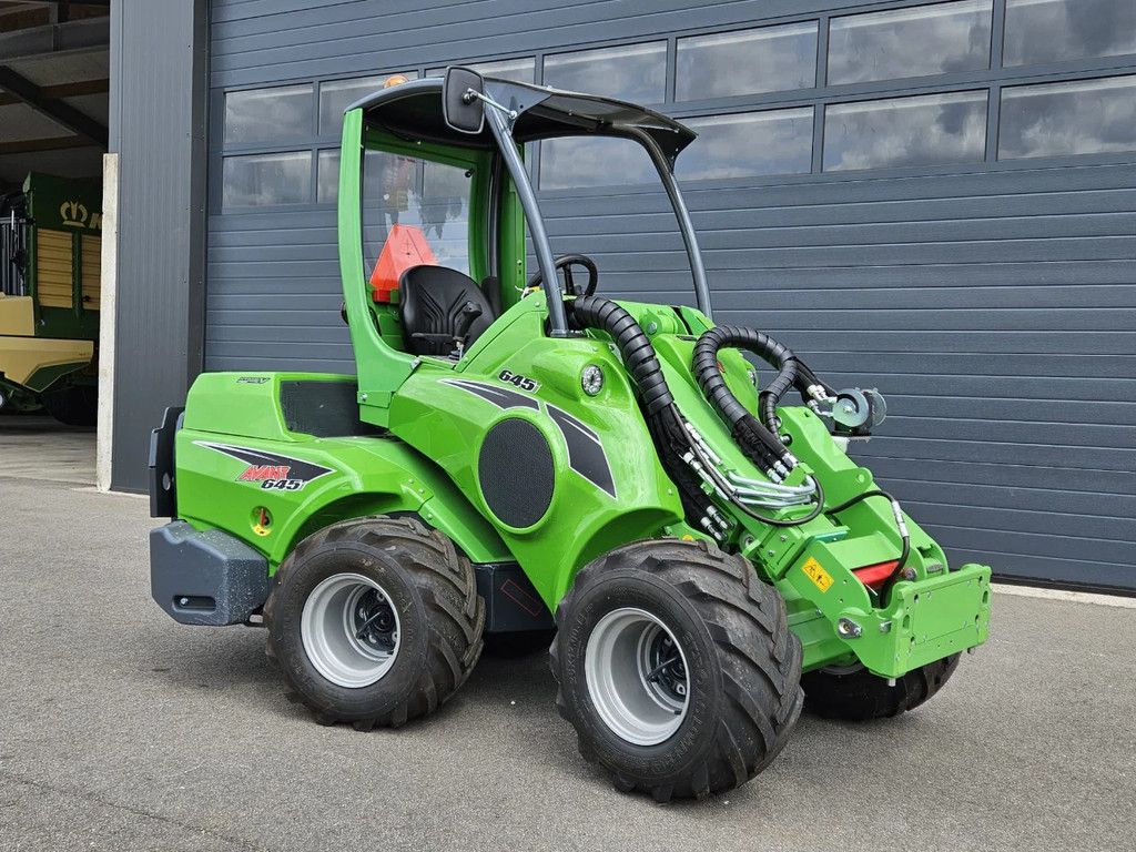 Avant 645i Rental mini-shovel