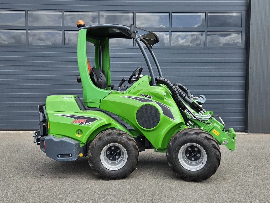 Avant 645i Rental mini-shovel