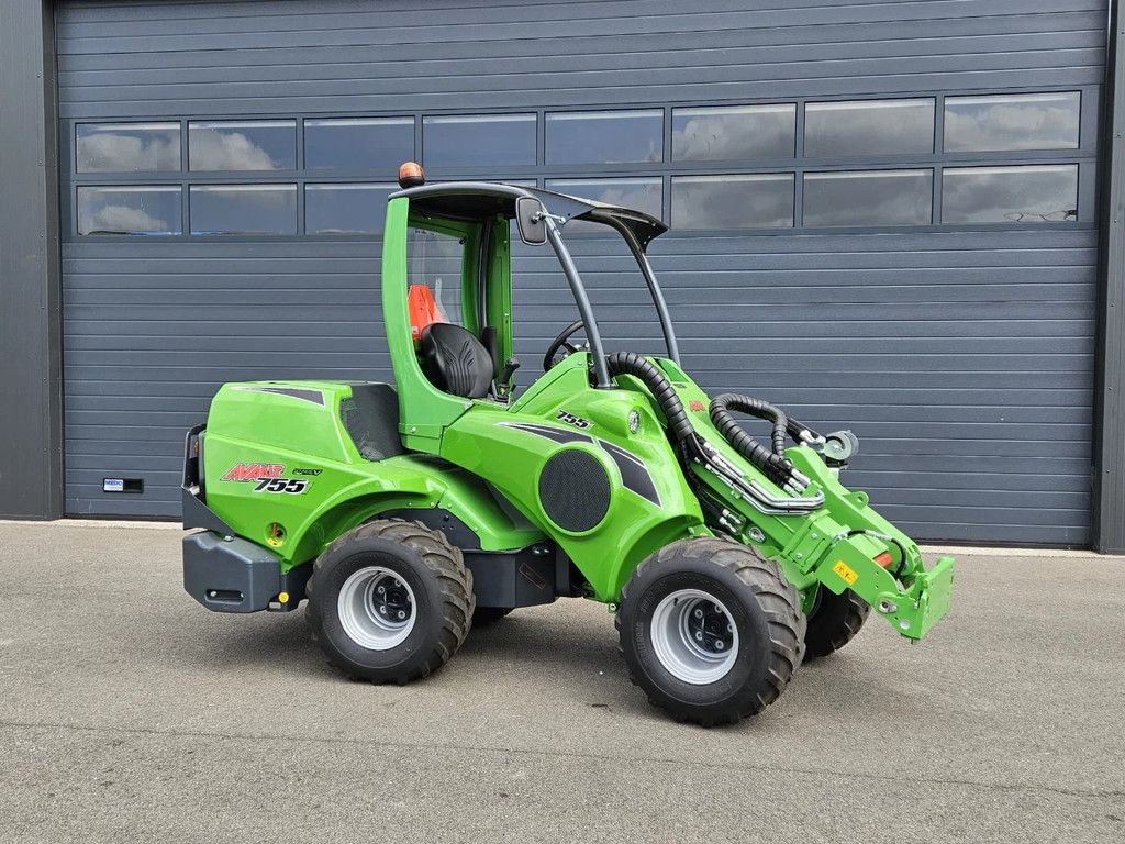 Avant 755i Rental mini-shovel