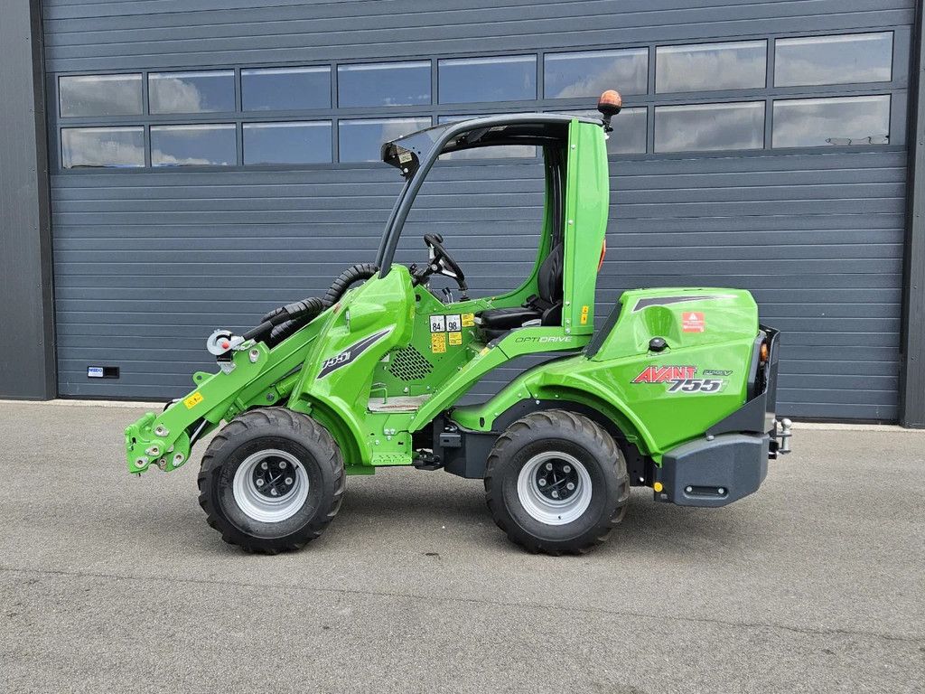Avant 755i Rental mini-shovel
