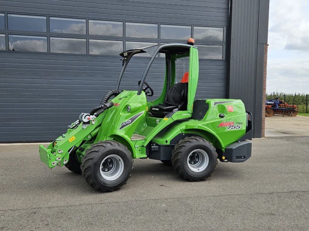 Avant 755i Rental mini-shovel