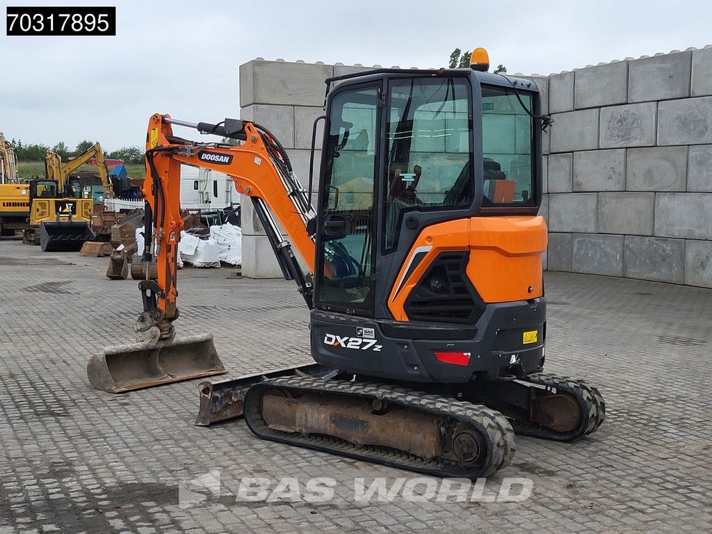 Doosan DX27 Z 3 Buckets