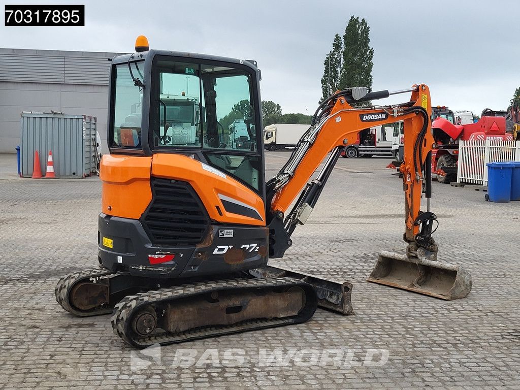 Doosan DX27 Z 3 Buckets