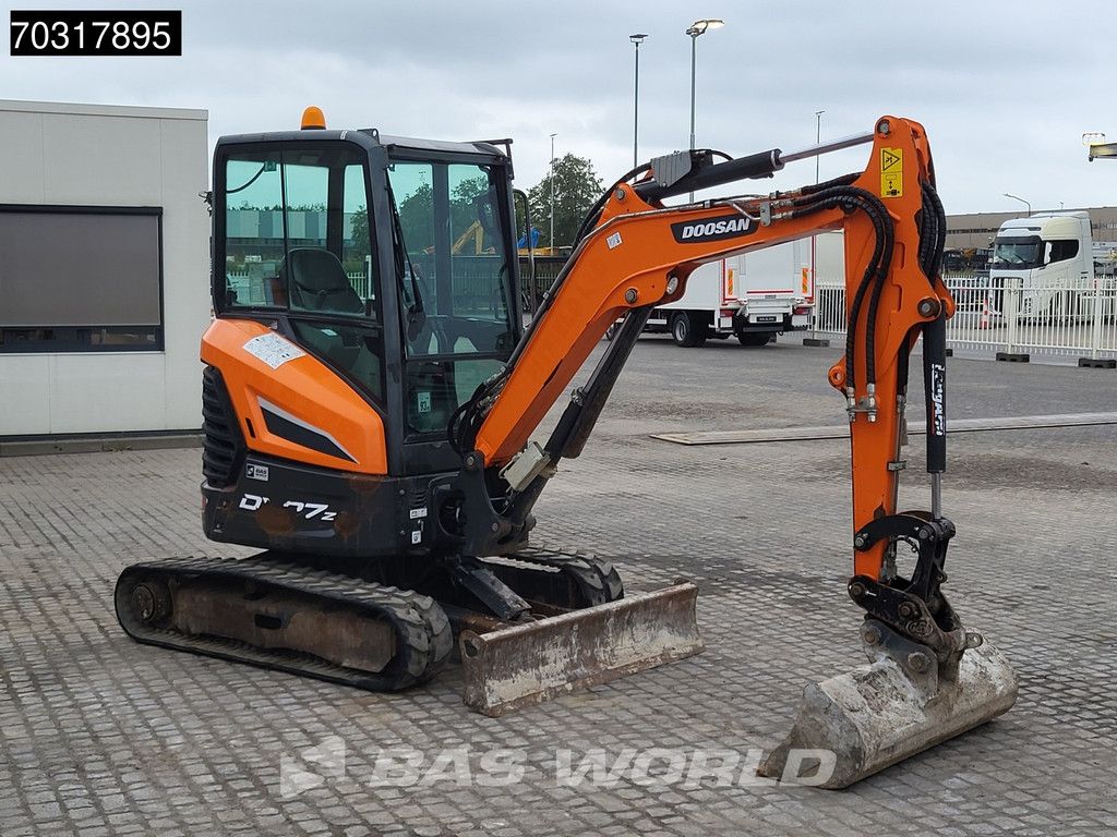 Doosan DX27 Z 3 Buckets