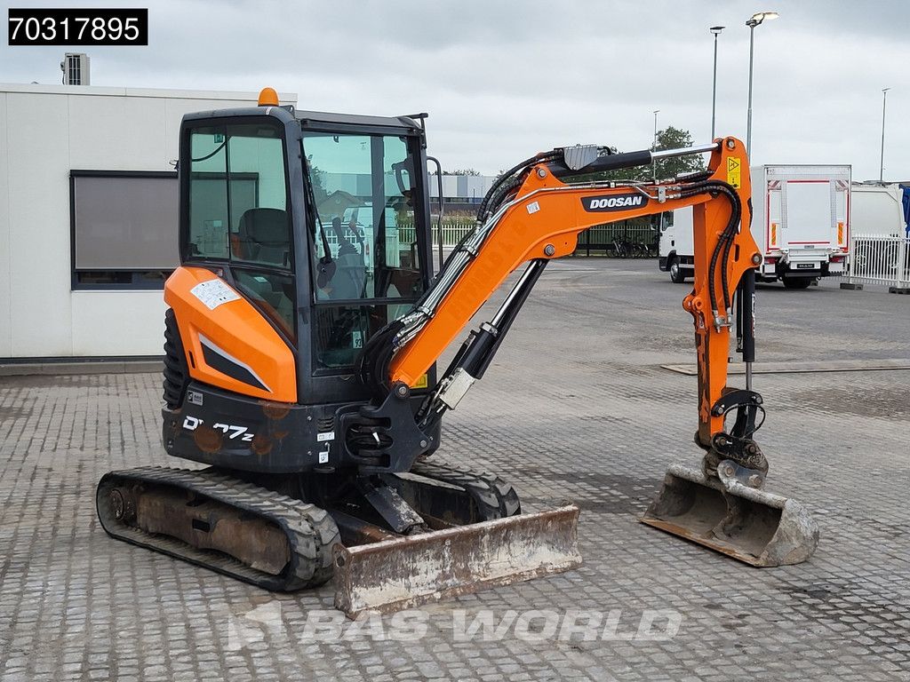 Doosan DX27 Z 3 Buckets