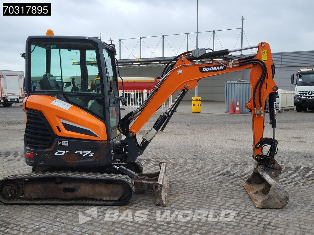Doosan DX27 Z 3 Buckets
