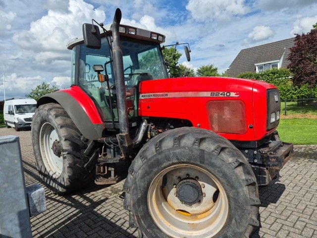 Massey Ferguson 8240