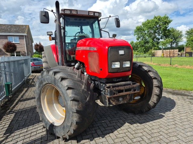 Massey Ferguson 8240