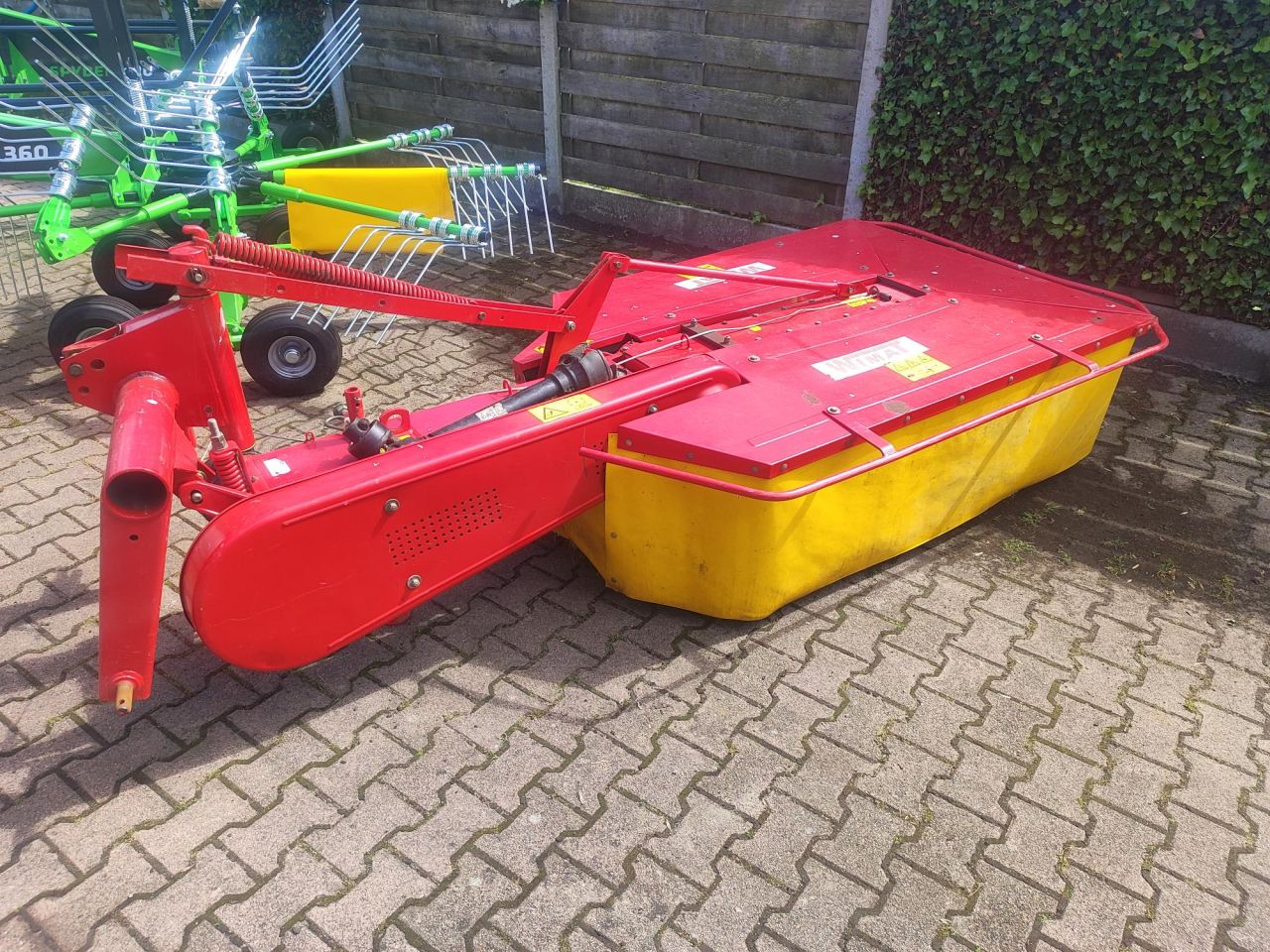 Deutz Fahr KM 24 en Wimat 165 trommelmaaier