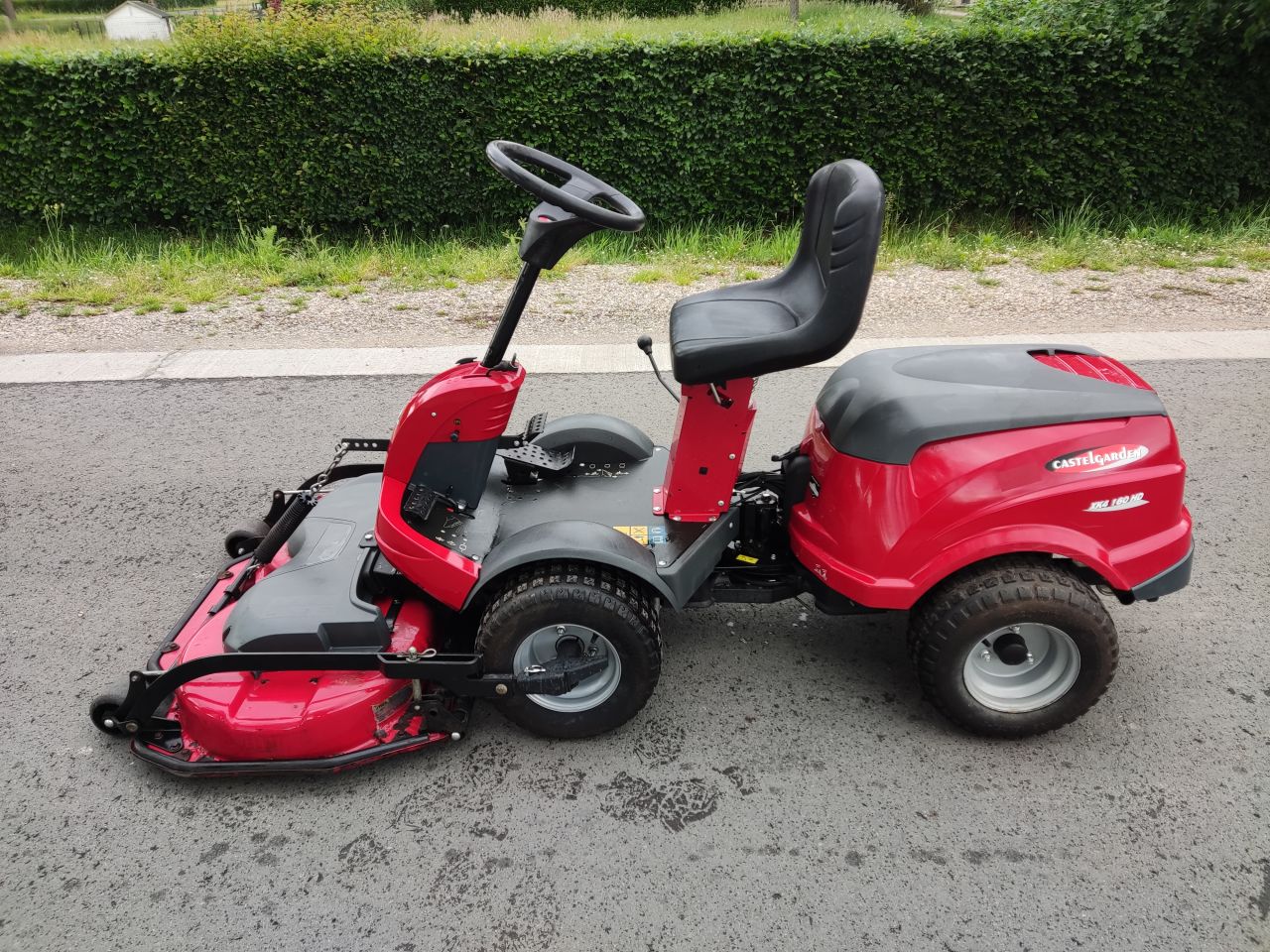 CASTELGARDEN zitmaaier (type XK4 160HD, B&S, 4WD, 105 cm.)