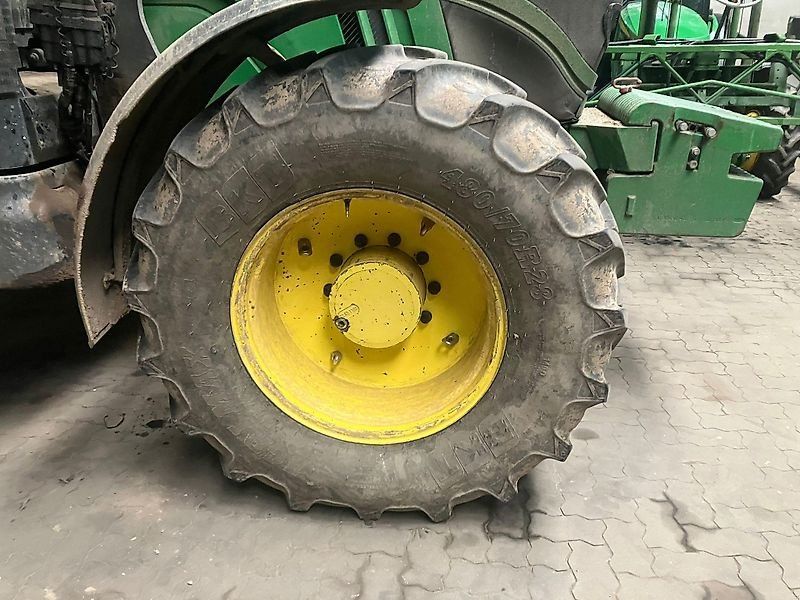 John Deere 6190R mit Frontlader und neuem Getriebe