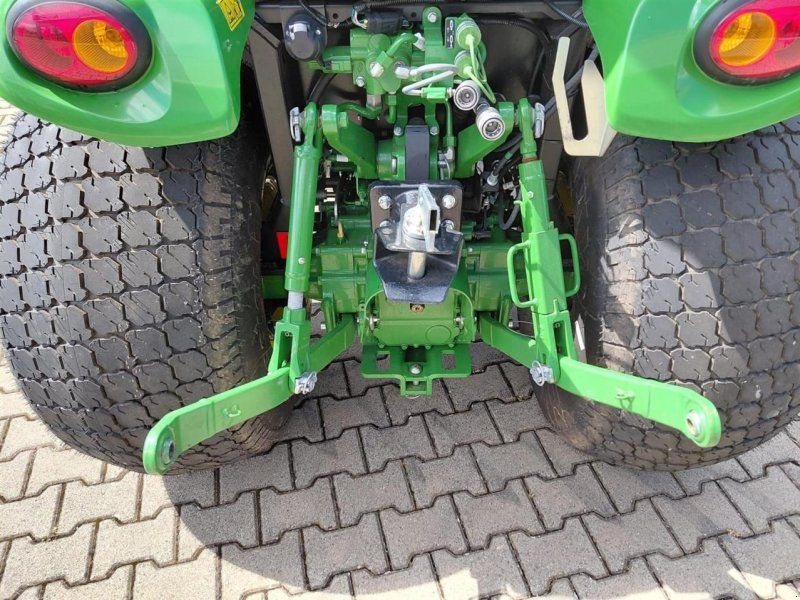 John Deere 3039R