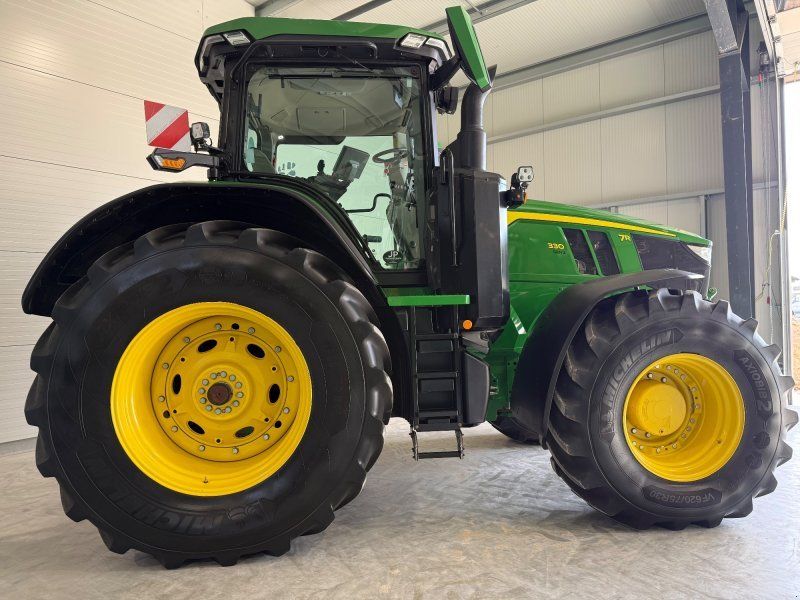John Deere 7R330