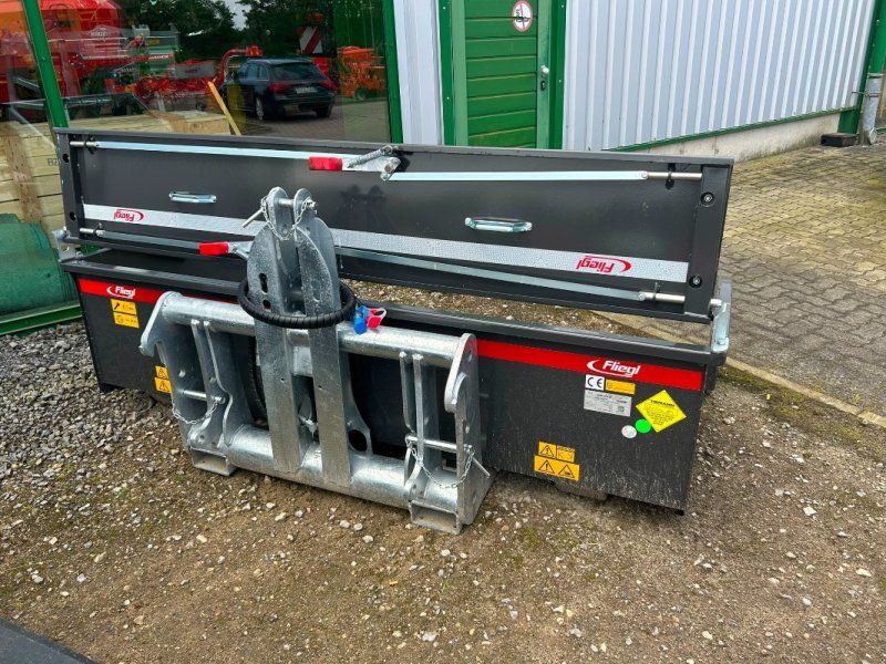 Fliegl Heck und Hochkippschaufel Gigant 2200mm