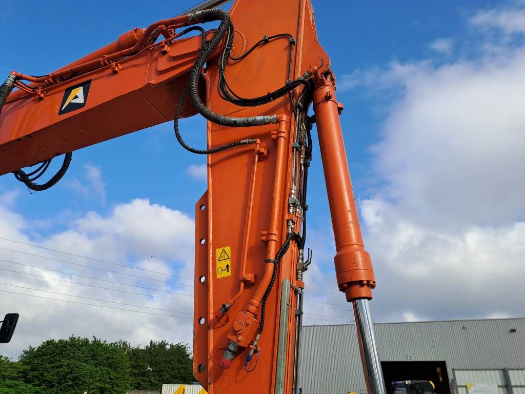 Hitachi ZX225USLC-6