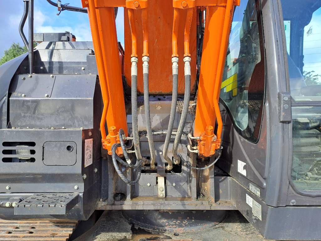 Hitachi ZX225USLC-6