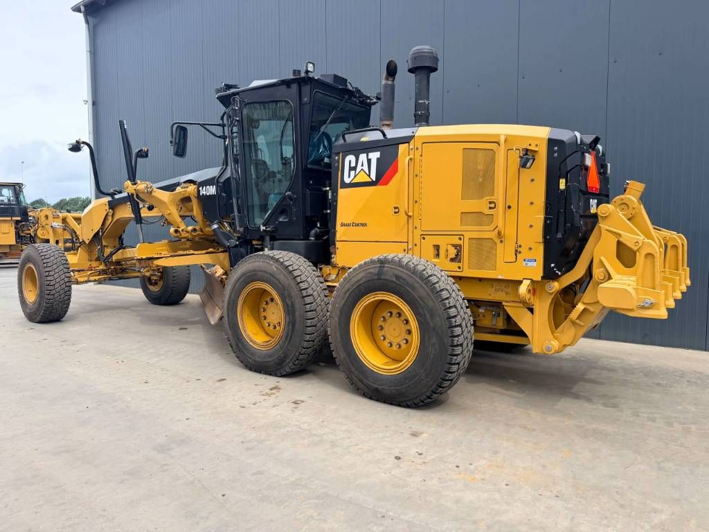 CAT 140M3