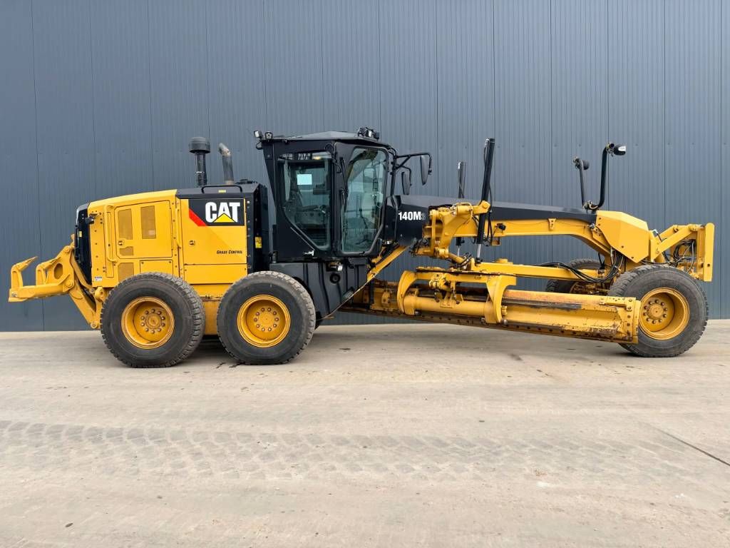 CAT 140M3