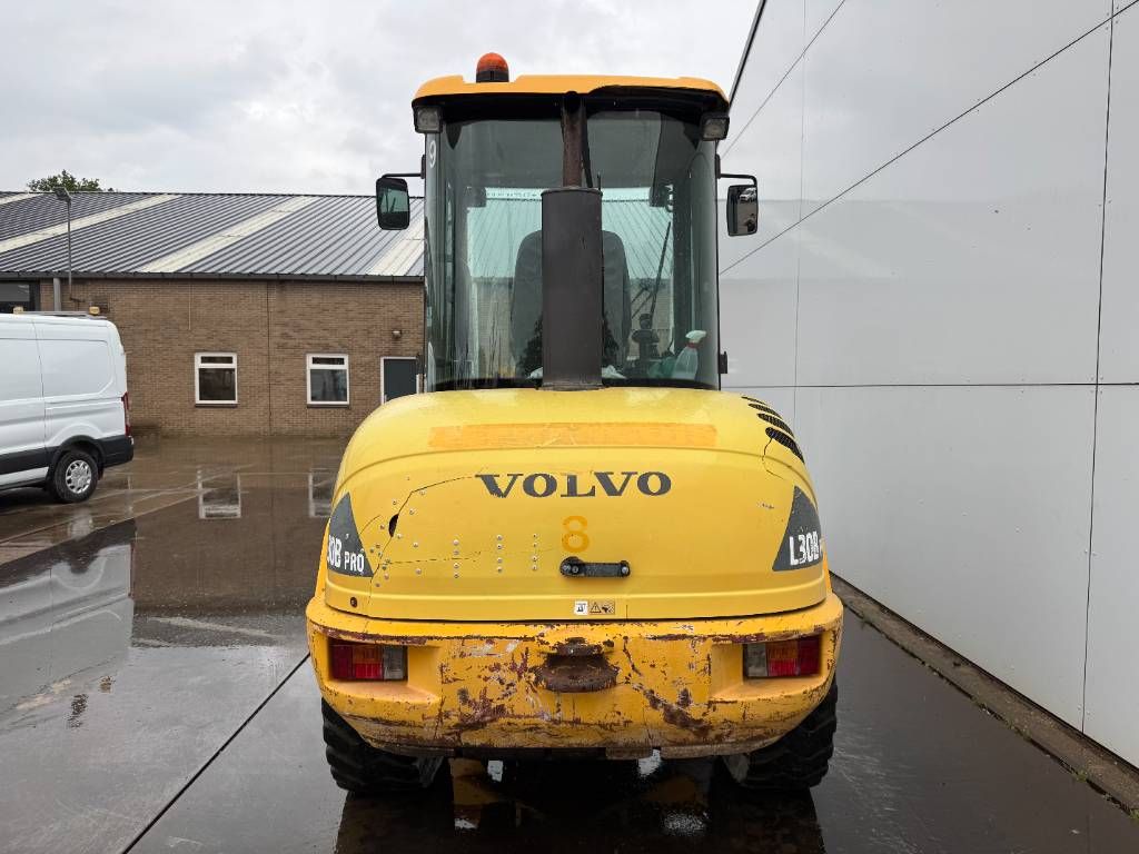 Volvo L30B - Bucket + Forks / Quick Coupler