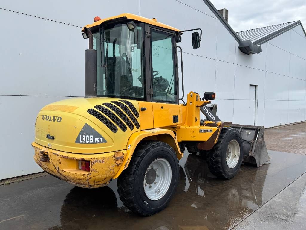 Volvo L30B - Bucket + Forks / Quick Coupler