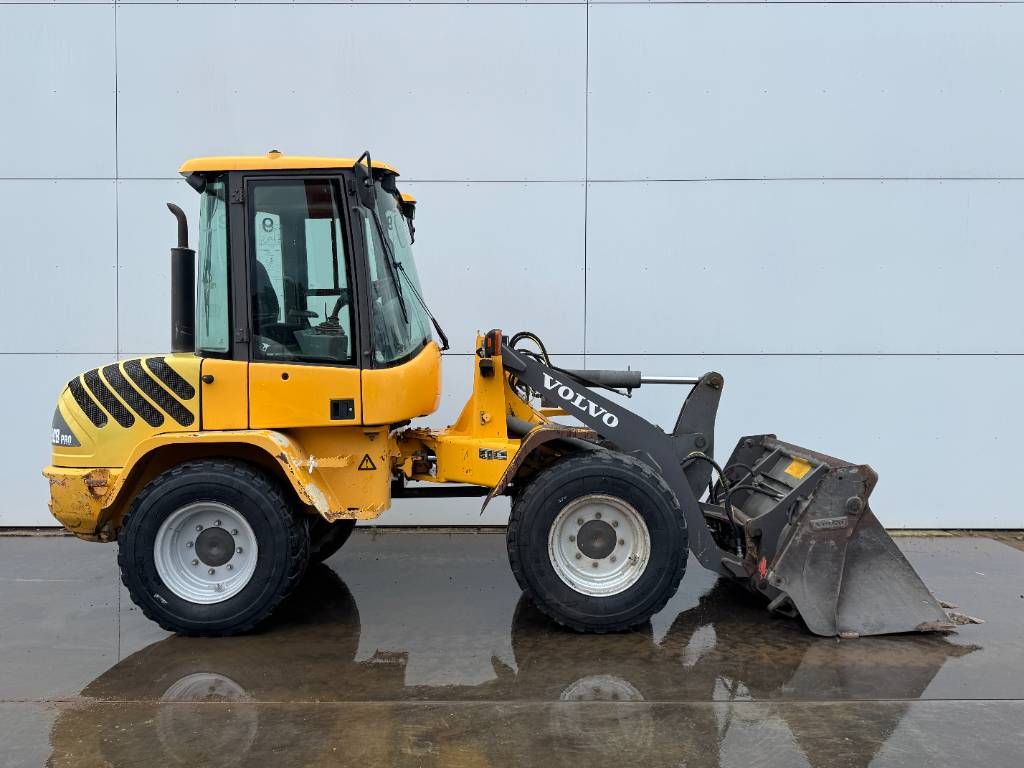 Volvo L30B - Bucket + Forks / Quick Coupler