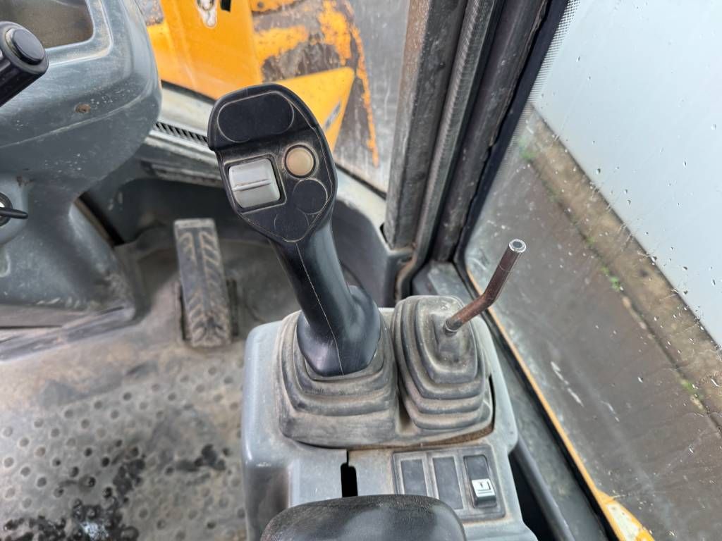 Volvo L30B - Bucket + Forks / Quick Coupler