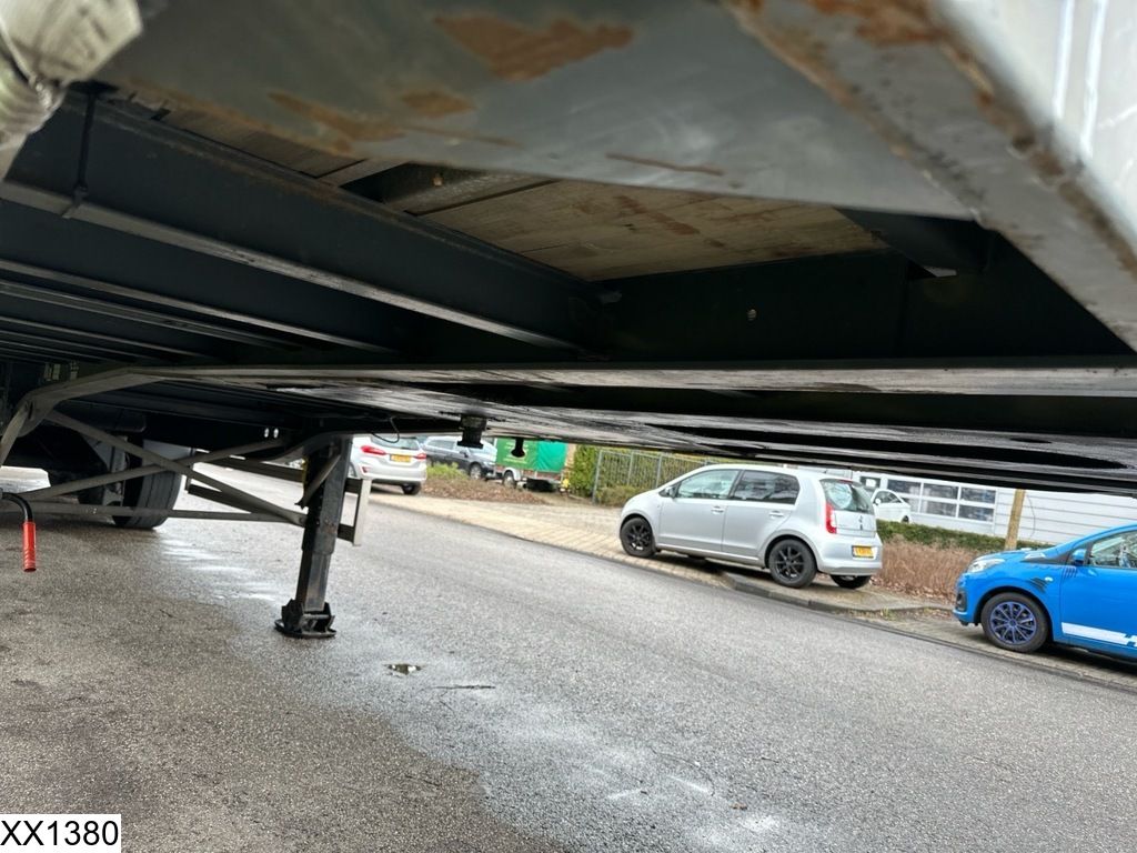 Fruehauf Tautliner Lift axle