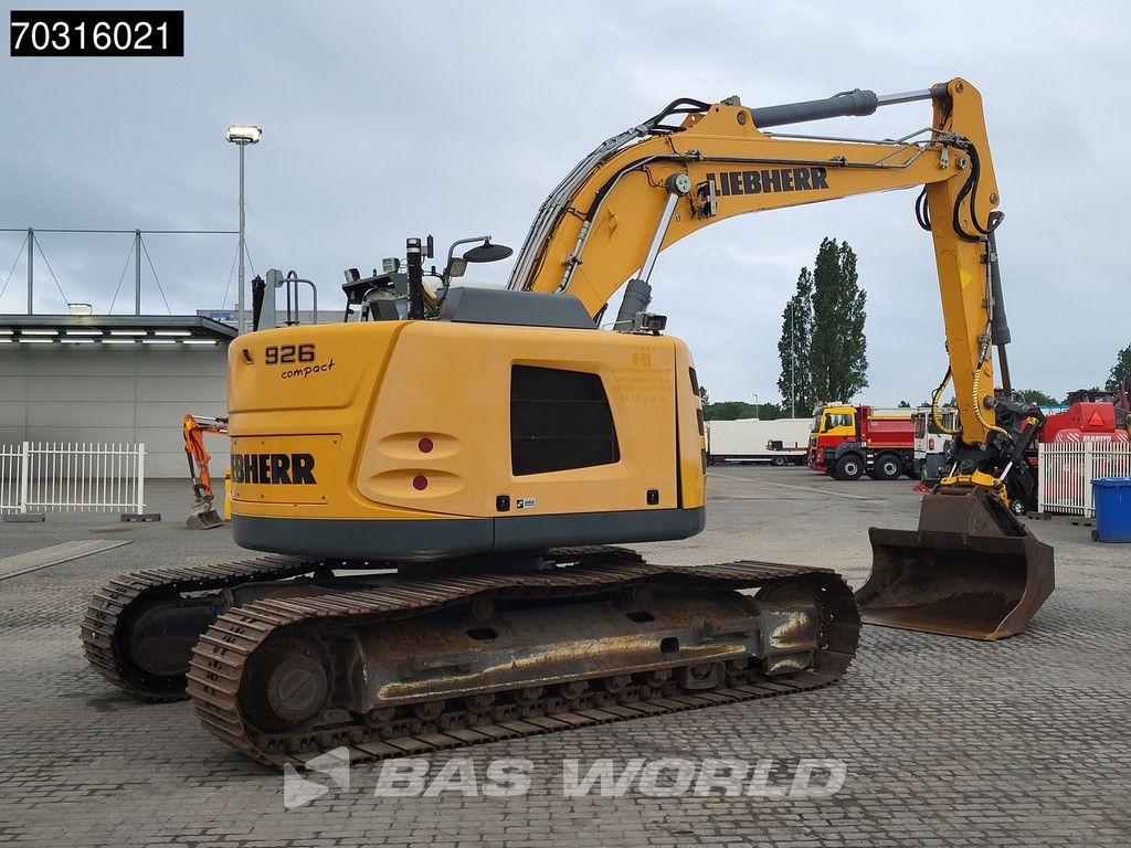 Liebherr R926 Engcon - 2 Buckets