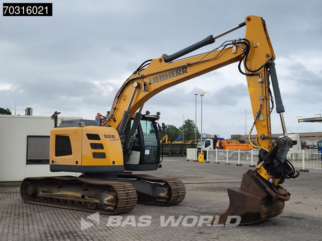 Liebherr R926 Engcon - 2 Buckets