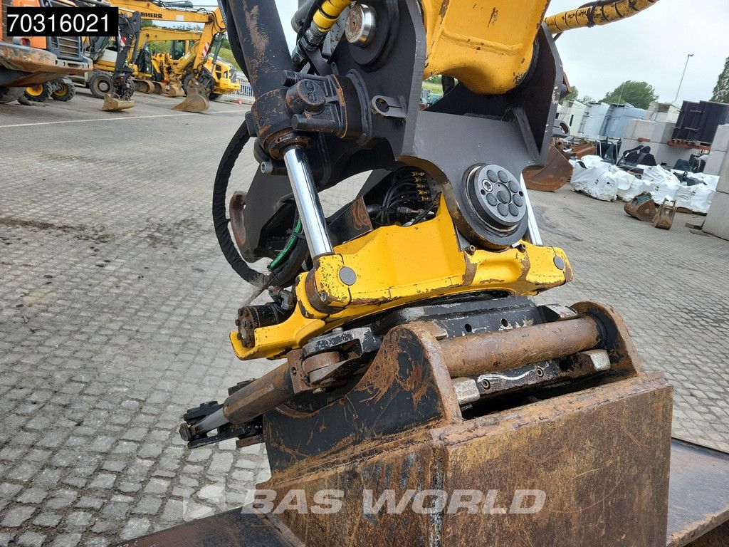 Liebherr R926 Engcon - 2 Buckets